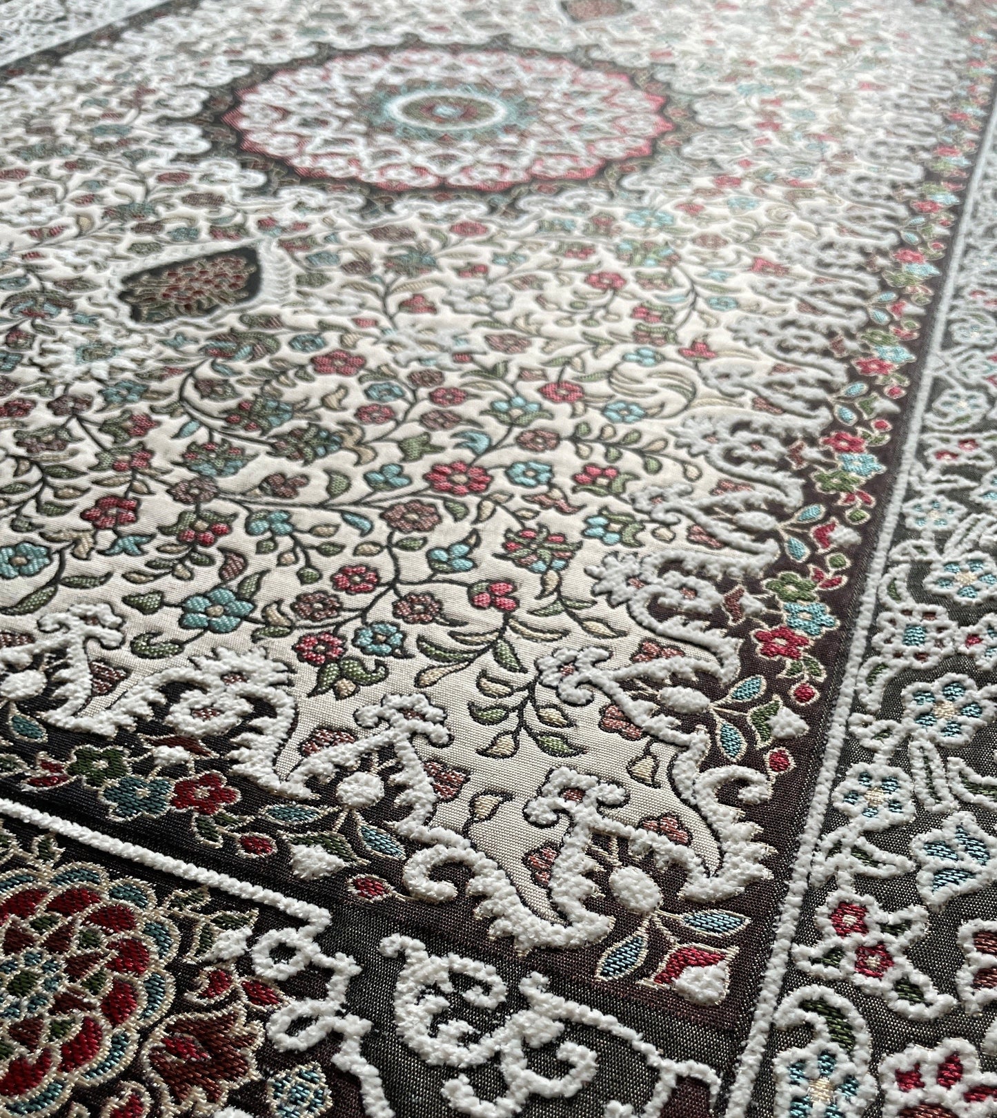 Qamar - White
