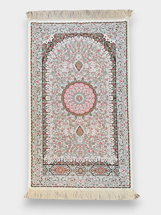 Qamar - White